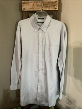 Damon Light gray Men's Button-Down Dress Shirt. 18-1/2 Tall